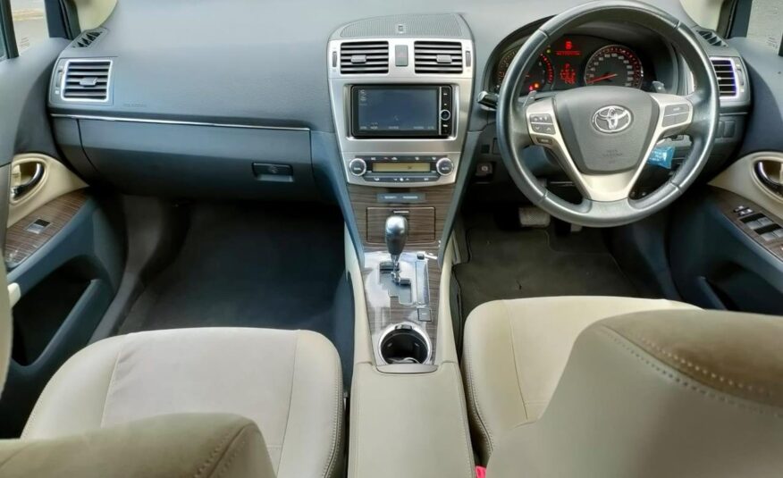 2013 Toyota AVENSIS Wagon
